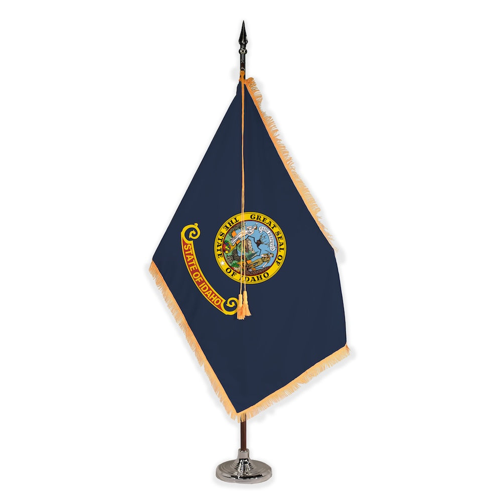 Idaho deluxe oak indoor flag set with gold fringe on plastic stand