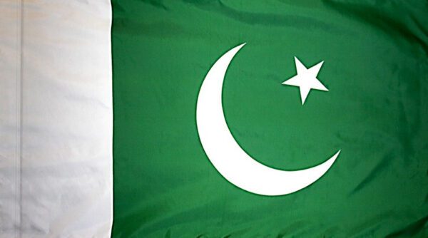 Pakistan flag with pole sleeve - for indoor use
